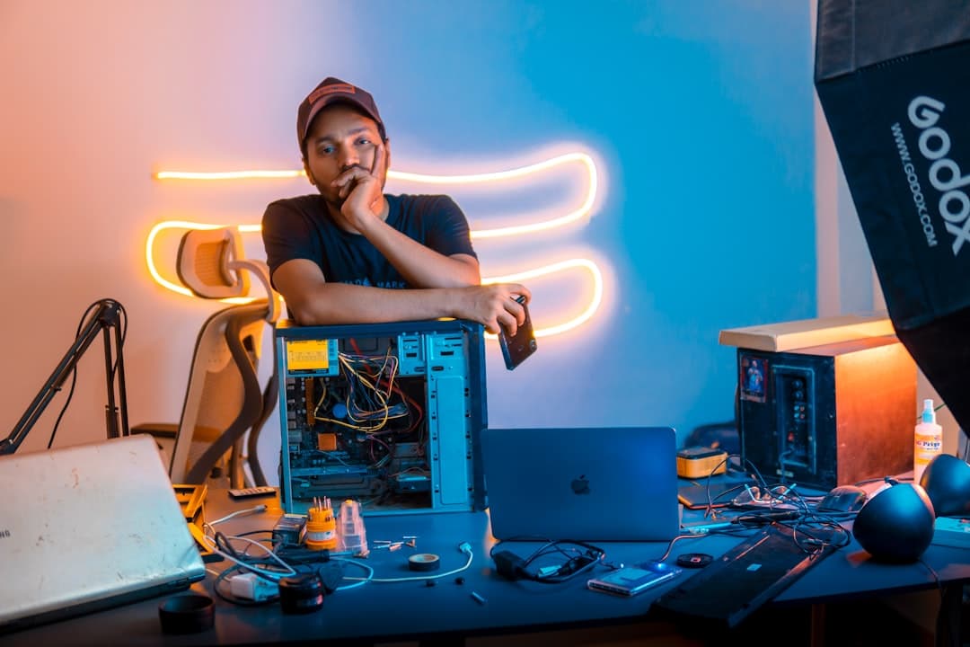 Moderne digitale werkplek met AI-tools en technologie - Compleet overzicht beste AI-tools 2025